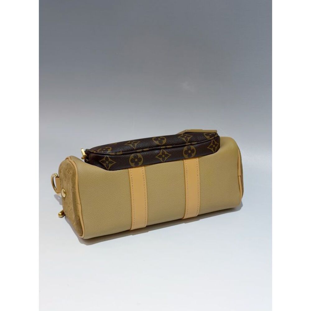 Louis Vuitton Women Pre-Loved Bag Very Good Condition - Picture 6 of 7